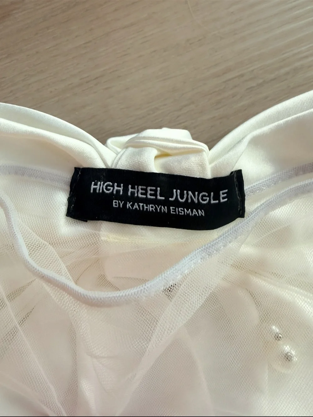 Anthropologie High Heel Jungle Big Bow Gloves - Pearl Tulle - White - NWT